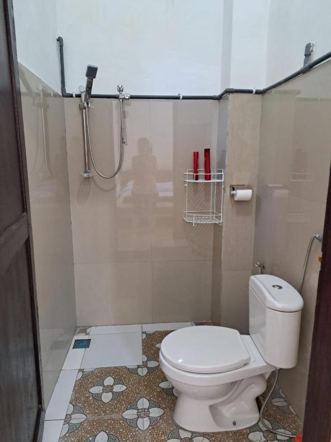 Riung Tiga Empat Tujuh Guesthouse Екстериор снимка