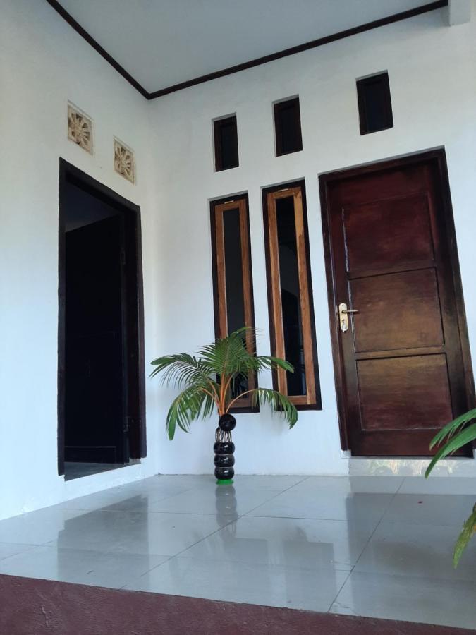 Riung Tiga Empat Tujuh Guesthouse Екстериор снимка