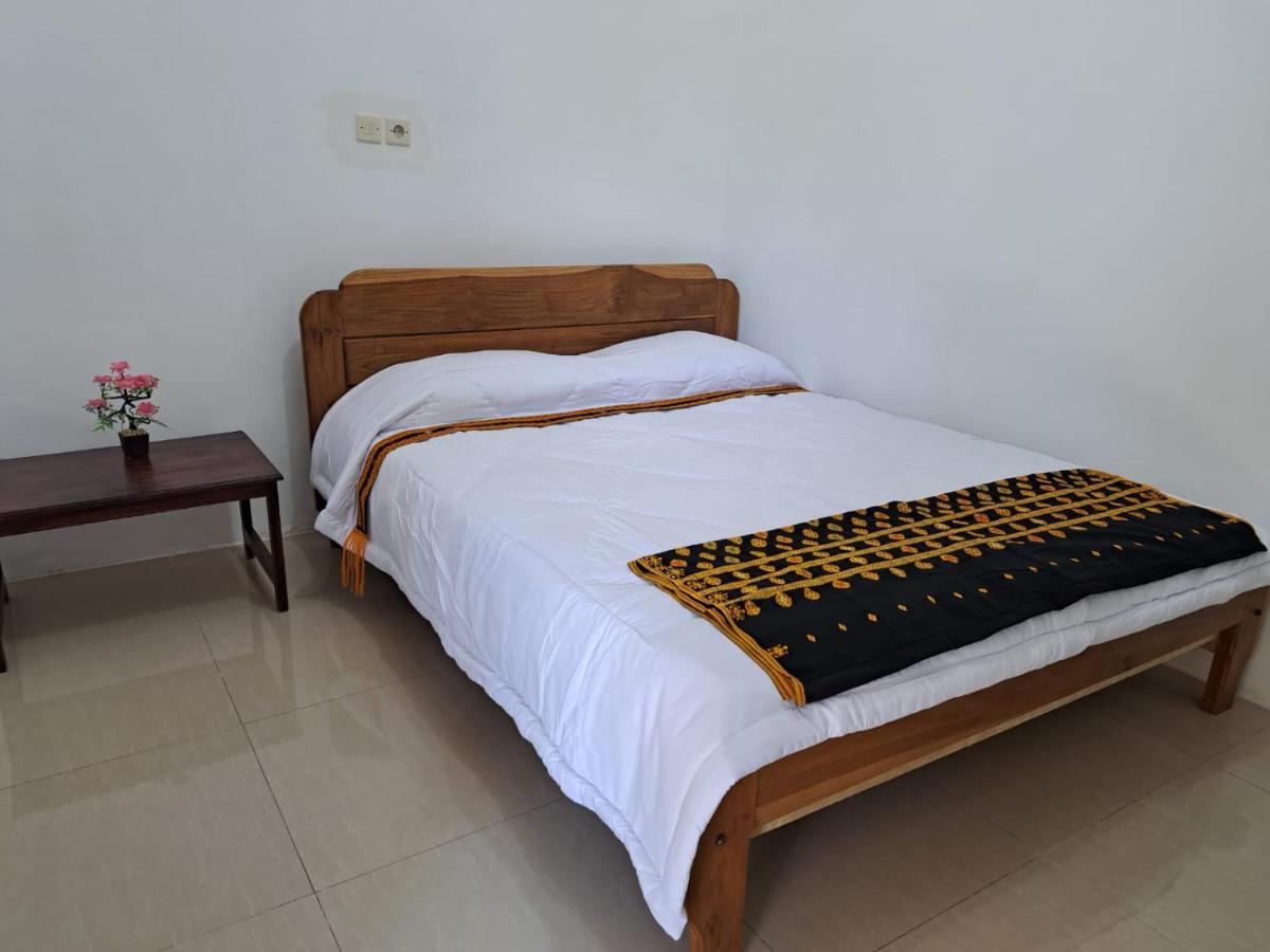 Riung Tiga Empat Tujuh Guesthouse Екстериор снимка
