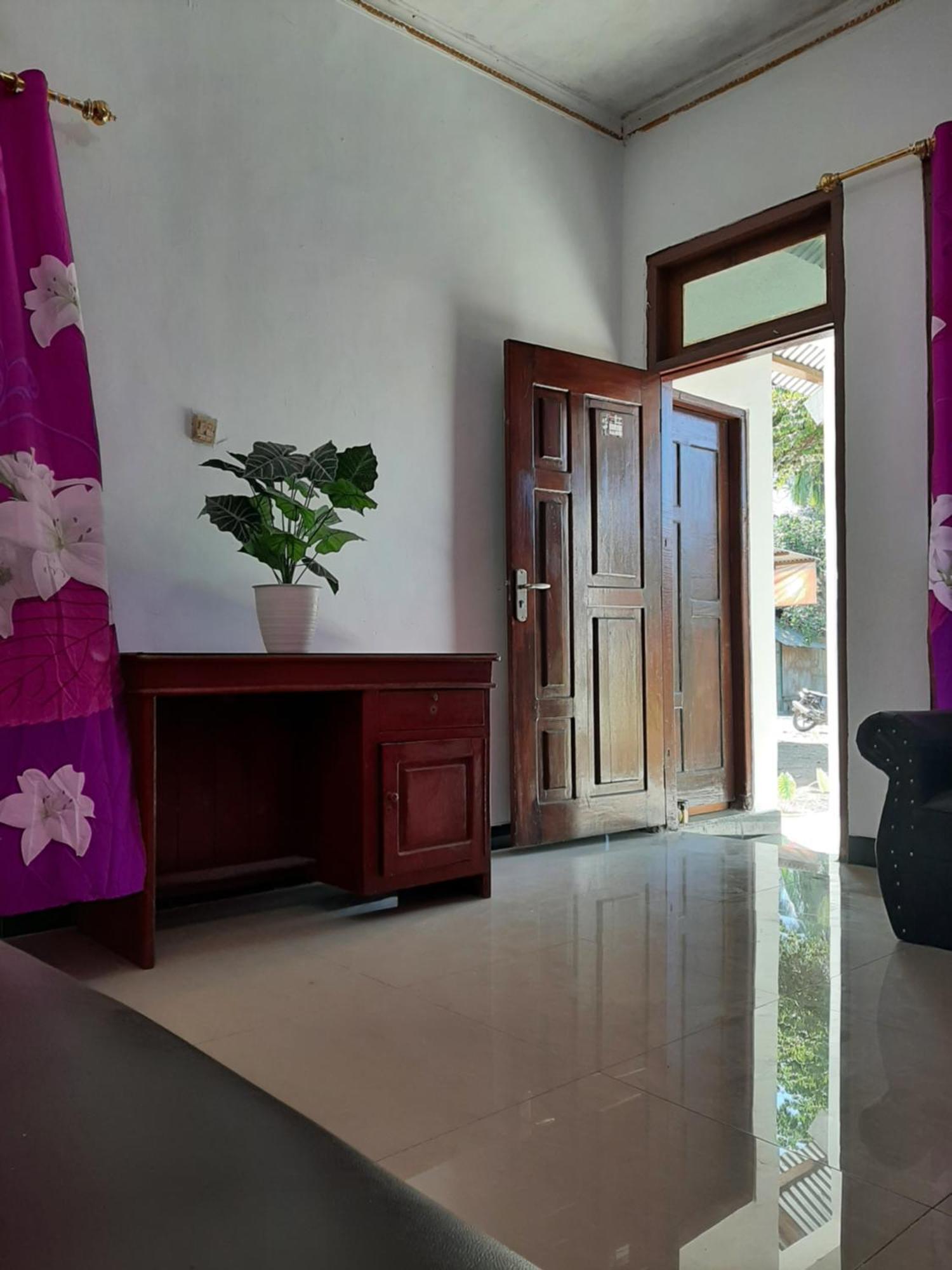 Riung Tiga Empat Tujuh Guesthouse Екстериор снимка