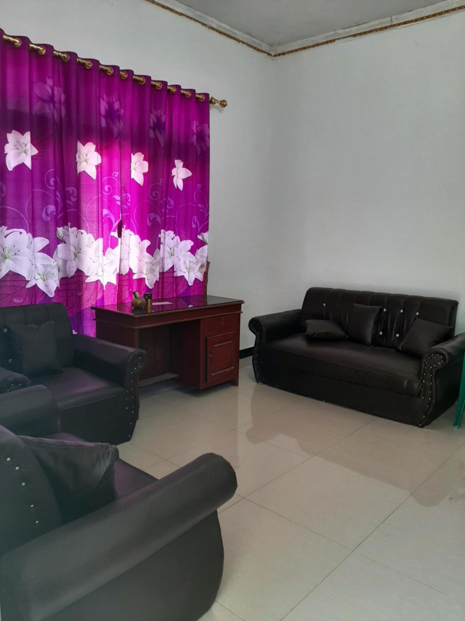 Riung Tiga Empat Tujuh Guesthouse Екстериор снимка