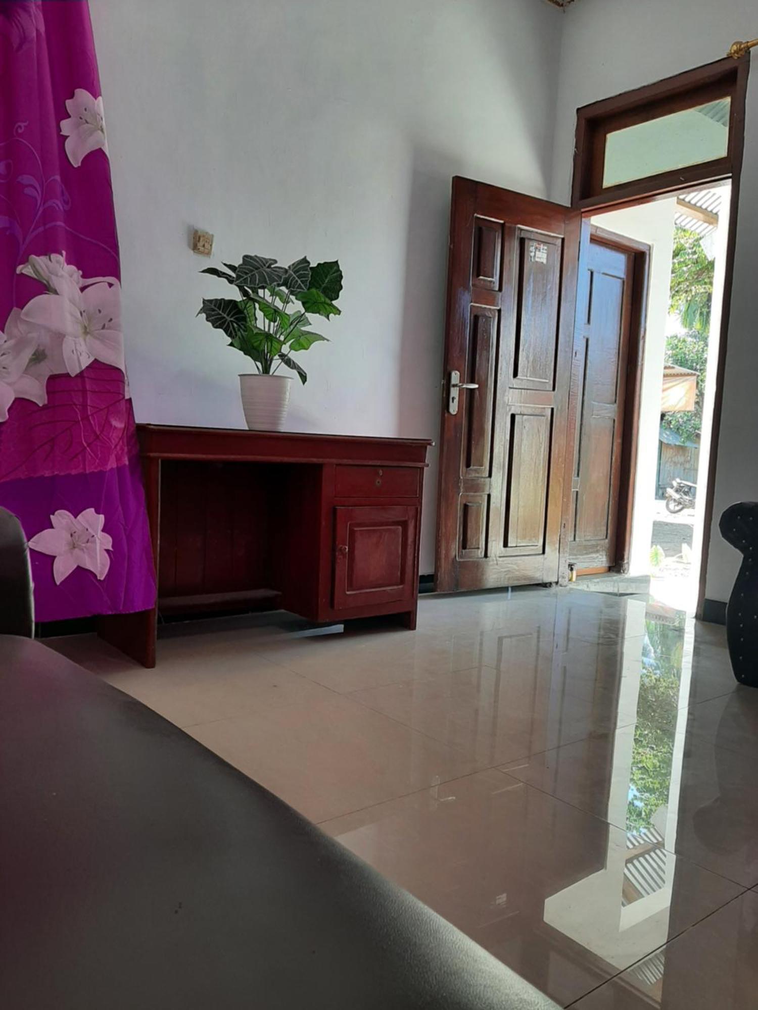 Riung Tiga Empat Tujuh Guesthouse Екстериор снимка