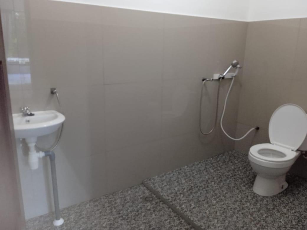Riung Tiga Empat Tujuh Guesthouse Екстериор снимка