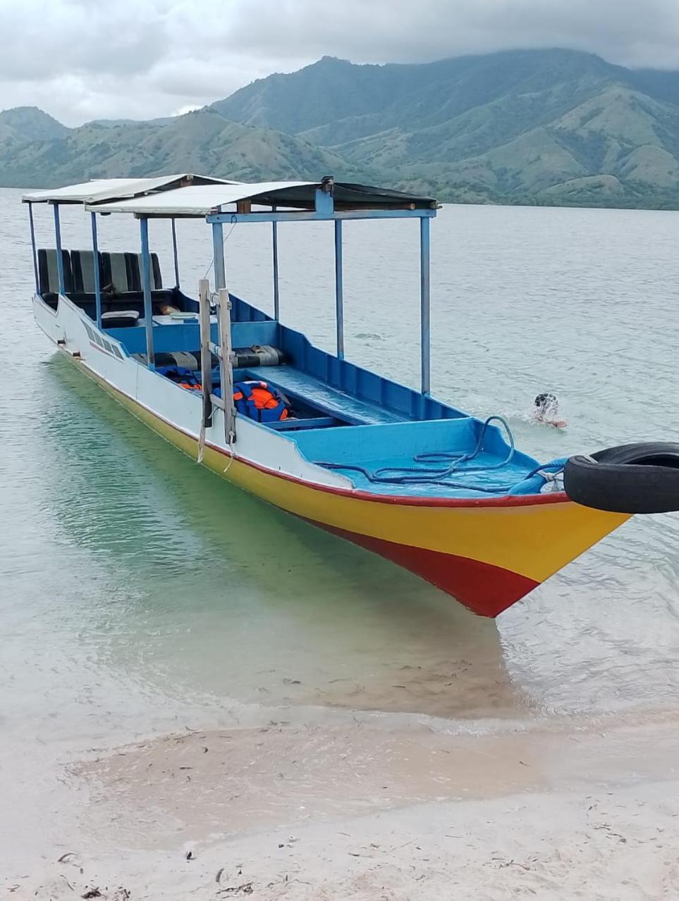 Riung Tiga Empat Tujuh Guesthouse Екстериор снимка
